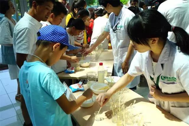 快乐童年，，，，，清静偕行——绿城检测暑期儿童食物清静宣传运动-888电子